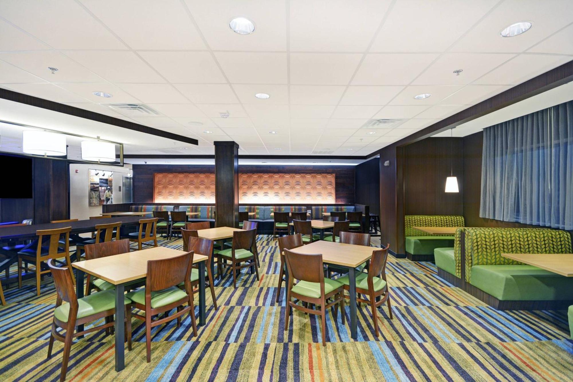 Fairfield Inn & Suites By Marriott Savannah Sw/Richmond Hill Exterior photo
