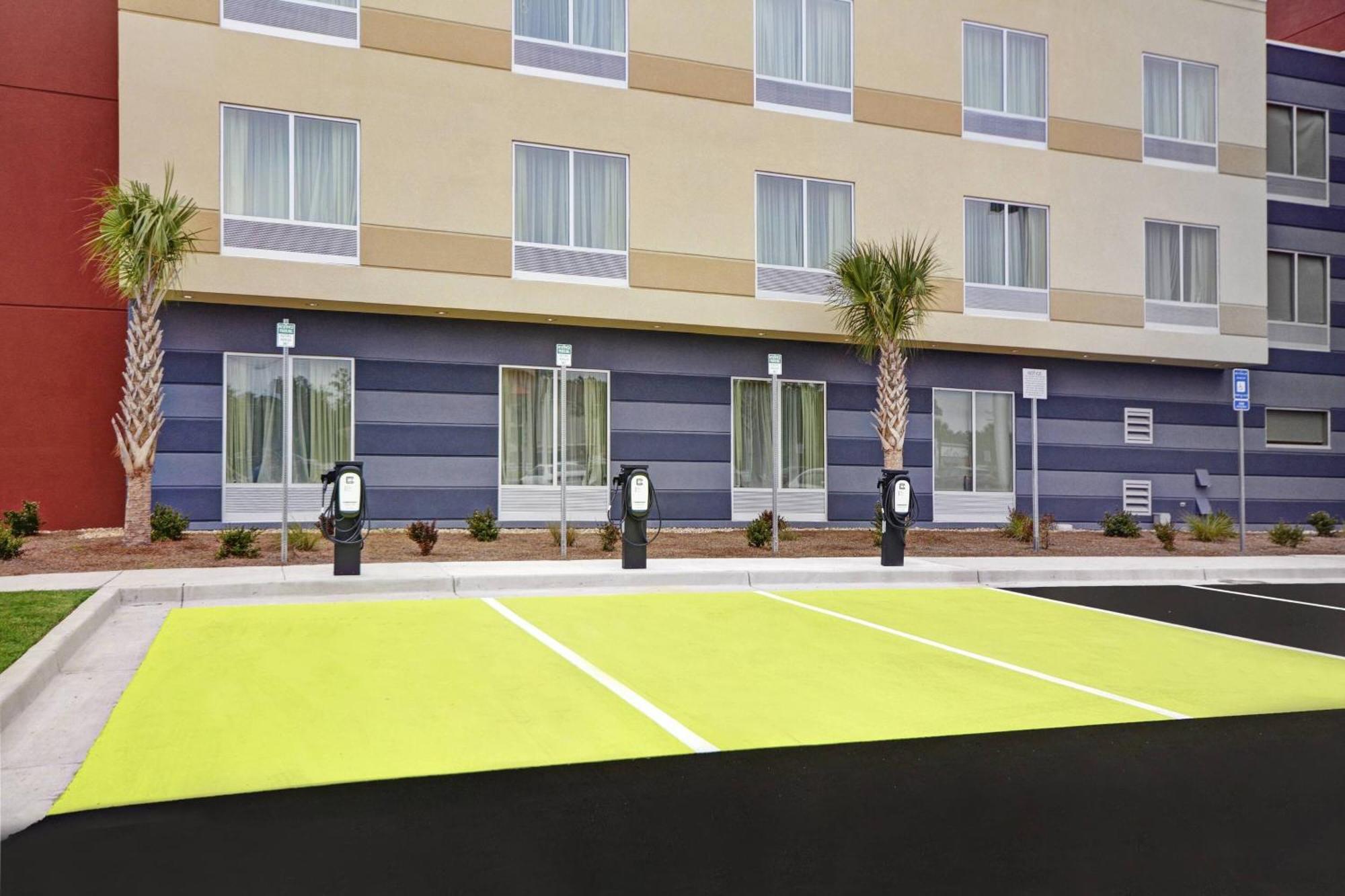 Fairfield Inn & Suites By Marriott Savannah Sw/Richmond Hill Exterior photo